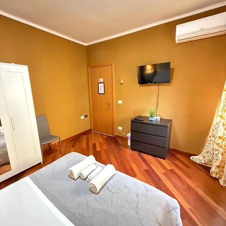 בית הארחה Nirvana House פיזה